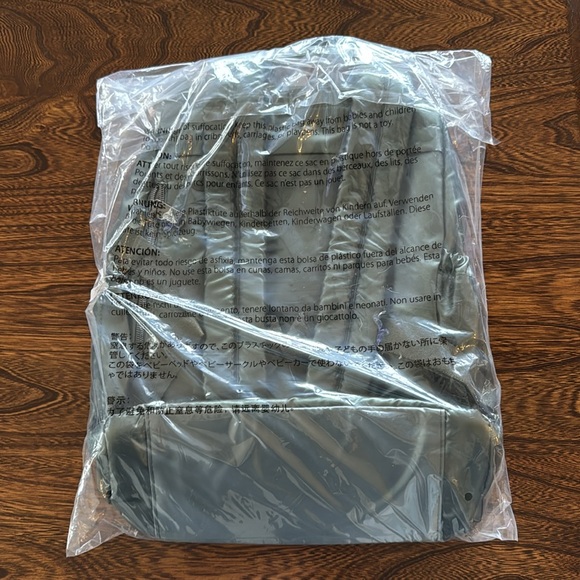 Lug Hatchback 3, Metallic Olive, NWT - Picture 4 of 11